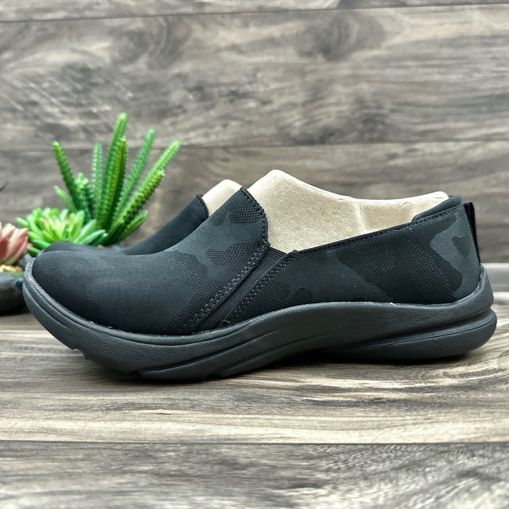 NIB Bzees Lunar Comfort Flats Loafers Slip Ons Black Camo 8M - Picture 4 of 12